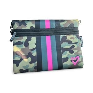 Prenelove Camouflage wristlet with Pink Accents new nice d rings